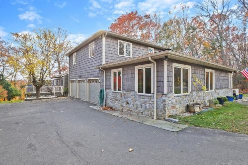 36 Cloverdale Ave, Huntington, CT 06484-2529