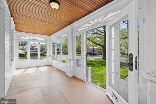 735 Lake Dr, Trenton, NJ 08648-4419