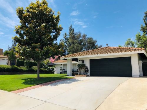 6807 Rycroft Dr, Riverside CA  92506-5352 exterior