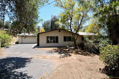 9518 Emerald Grove Ave, Lakeside, CA 92040-3721