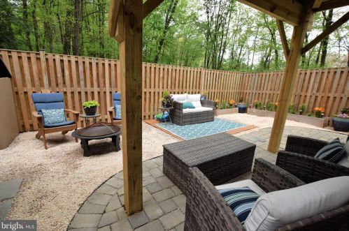 6100 Heron Pond Ct, Springfield VA  22015-3738 exterior