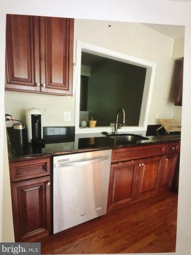 9881 High Water Ct, Springfield VA  22015-1821 exterior