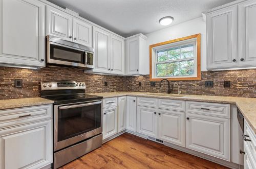 929 Duchess Ln, Saint Paul MN  55124-8915 exterior