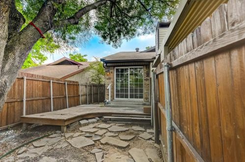 2043 Clubview Dr, Carrollton TX 75006-1703 exterior