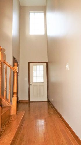 606 Waterview Ct, Naperville, IL 60563-1296