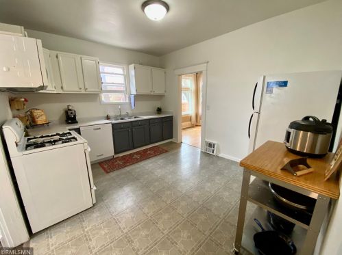 38 Douglas St, Saint Paul MN  55102-2714 exterior
