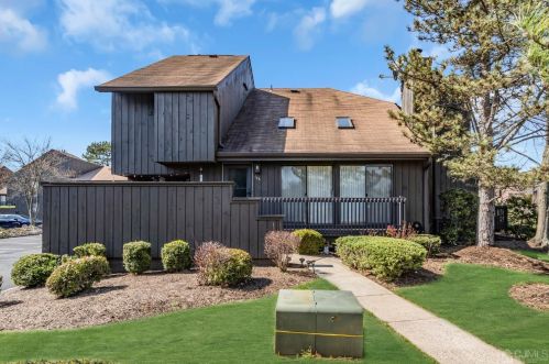 146 Westgate Dr, Edison, NJ 08820-1157