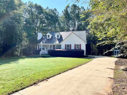 807 Pointe Trl, Locust Grove, GA 30248-4568