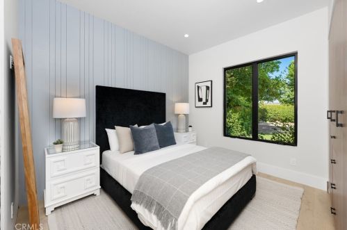 15442 Camarillo St, Van Nuys CA  91403-1039 exterior