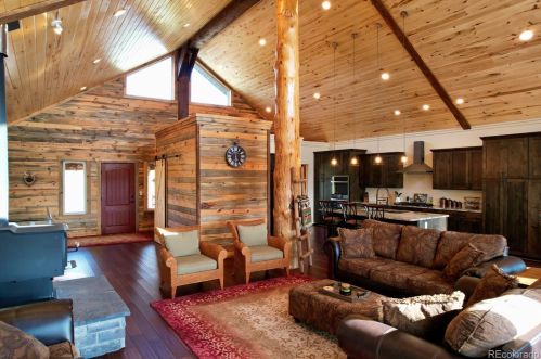 2104 Sigler Dr, Sangre De Cristo Ranches CO exterior