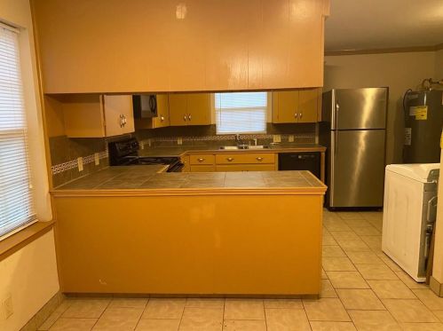 652 Kyle St, Angleton TX  77515-3403 exterior