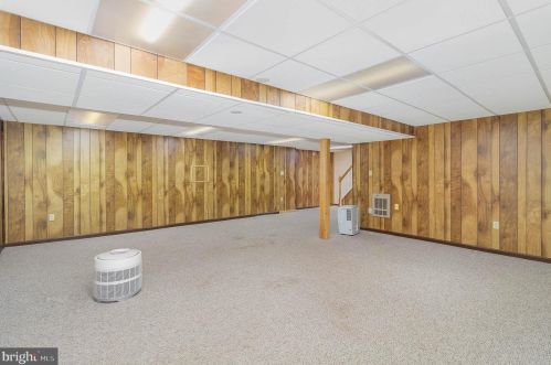 102 Suncrest Rd, Lancaster PA  17601-4834 exterior