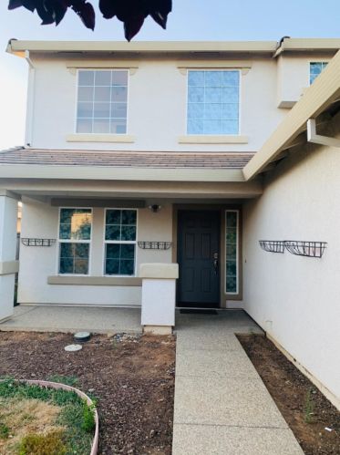 9700 Apple Mill Dr, Elk Grove, CA 95624-4707
