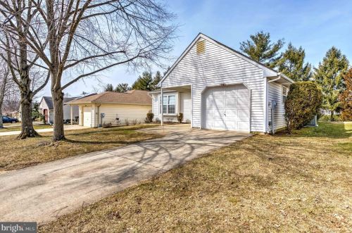 110 Carriage Hill Ct, Columbus, NJ 08022-1029