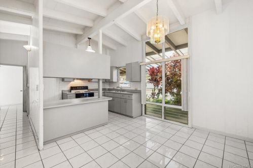 765 Aipo St, Honolulu HI  96825-2525 exterior