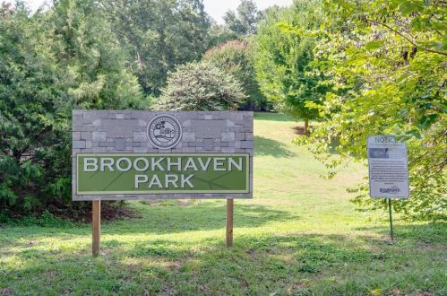 1239 Brookhaven Park Pl, Atlanta GA  30319-4570 exterior