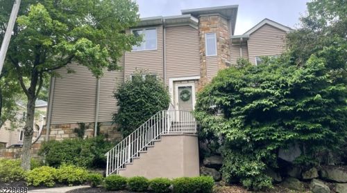 47 Clarken Dr, Town Center NJ  07052-3453 exterior