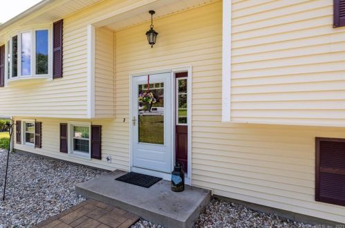 95 Partridge Dr, Southington, CT 06489-4018