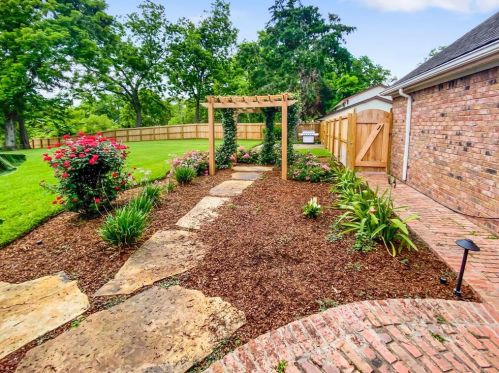 221 Pecan Est Rd, Angleton TX 77515-8463 exterior