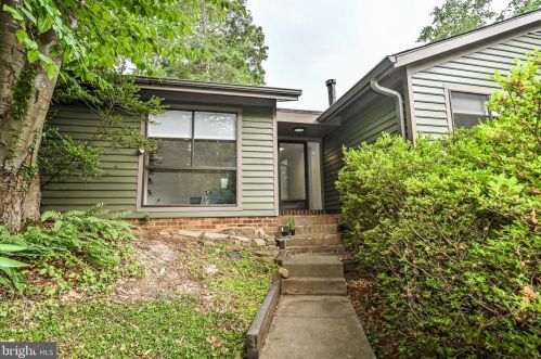 11205 Leatherwood Dr, Herndon, VA 20191-4606