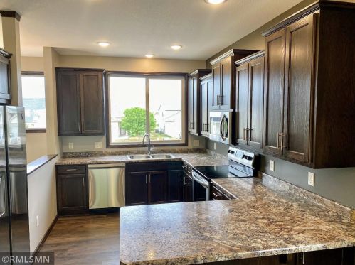 1129 Yellowstone Ave, Saint Cloud, MN 56303-1193