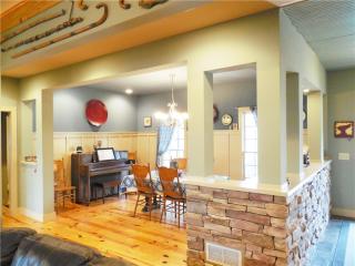 475 Bessie Ln, Big Canoe, GA 30143-8301