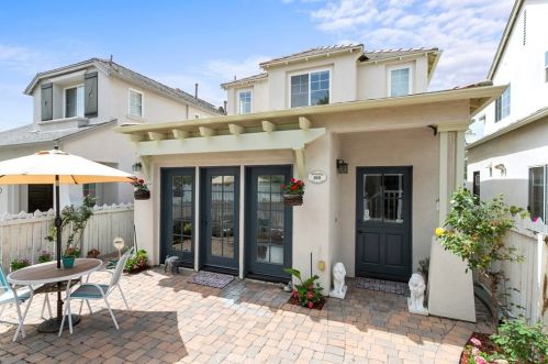160 Trellis Ln, Irvine CA  92620-0214 exterior