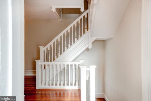 301 Gravers Ln, Philadelphia PA 19118-2802 exterior