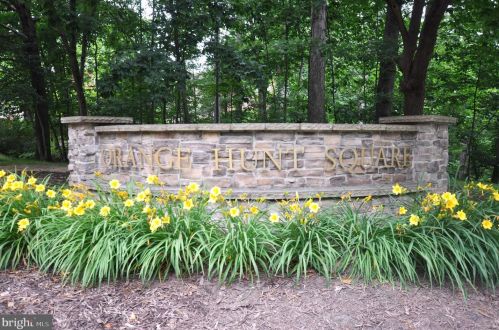 9443 Park Hunt Ct, Springfield, VA 22153-1364