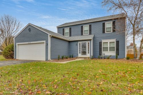 2062 University Dr, Naperville, IL 60565-2981