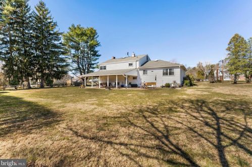 10 Gloucester Ln, Trenton NJ  08618-1006 exterior