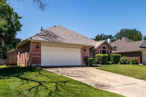 5736 Straightaway Dr, Fort Worth, TX 76117-1594