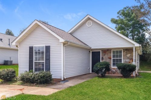 542 Lakecourt Dr, Mcdonough GA  30253-8900 exterior