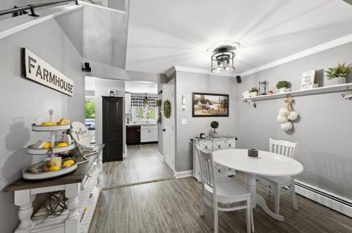 21 Sterling Dr, Tiverton, RI 02878-3746