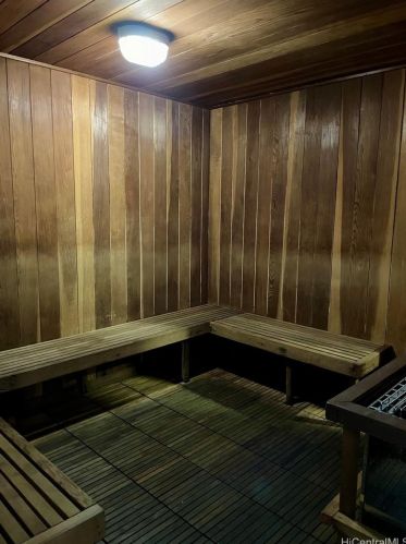 2525 Date St, Honolulu HI  96826-5437 exterior