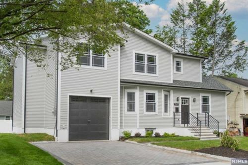 1140 Roosevelt Ave, N Milford, NJ 07646-3232