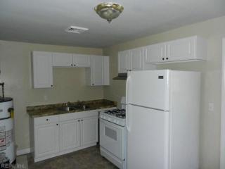 1108 Hannah St, Norfolk VA  23505-1907 exterior