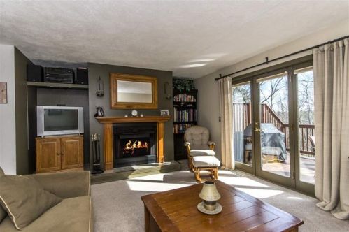 66 Thornhill Rd, Stratham, NH 03885-2556