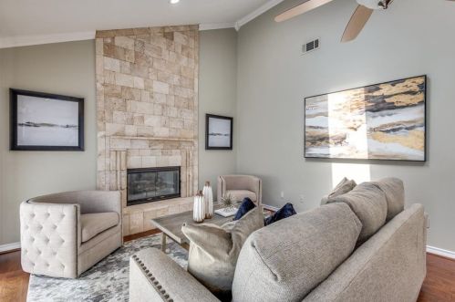 2711 Lakeview Ln, Carrollton TX exterior