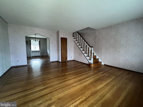 6247 Erdrick St, Philadelphia, PA 19135-3503