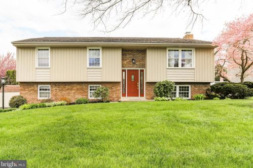 755 Westover Dr, Lancaster, PA 17601-1241