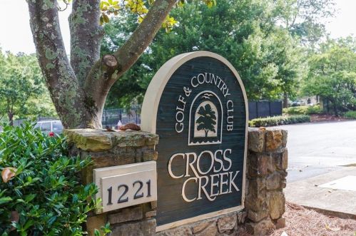 155 Amherst Pl, Atlanta, GA 30327-4066