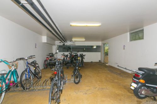 1914 University Ave, Honolulu HI  96822-2472 exterior