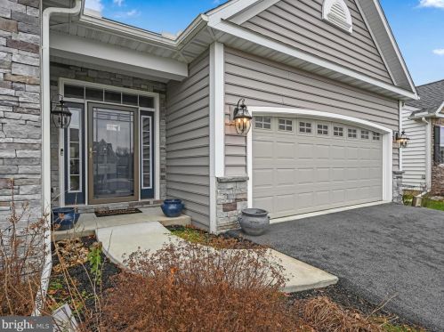 137 Goldenfield Dr, Lancaster, PA 17603-5678