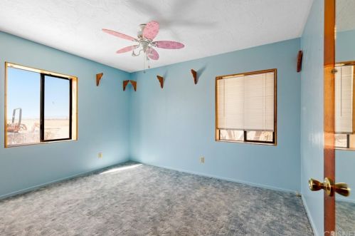 45825 100th St, Lancaster, CA 93535-8416
