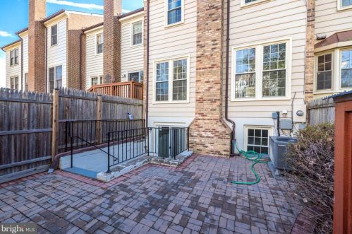 7722 Bristol Sq Ct, Springfield VA  22153-3120 exterior