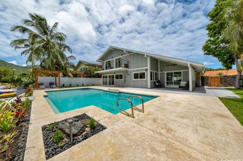 6847 Niumalu Loop, Honolulu HI  96825-1642 exterior
