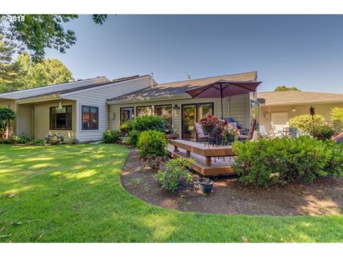 31900 Village Crest Ln, Wilsonville OR  97070-8427 exterior