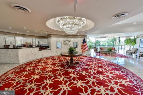 1101 Arlington Ridge Rd, Arlington VA  22202-1951 exterior