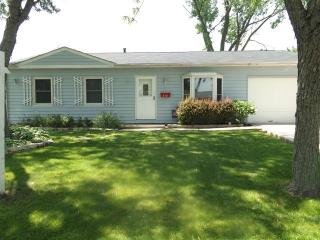 316 Ridge Cir, Streamwood, IL 60107-1708